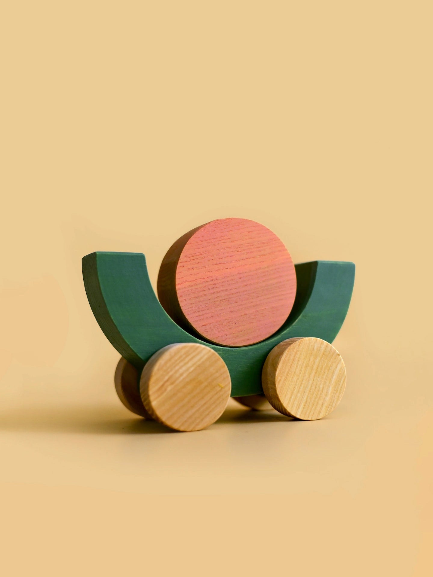 A MinMin Copenhagen Balancing Car with a pink and green ball on it.