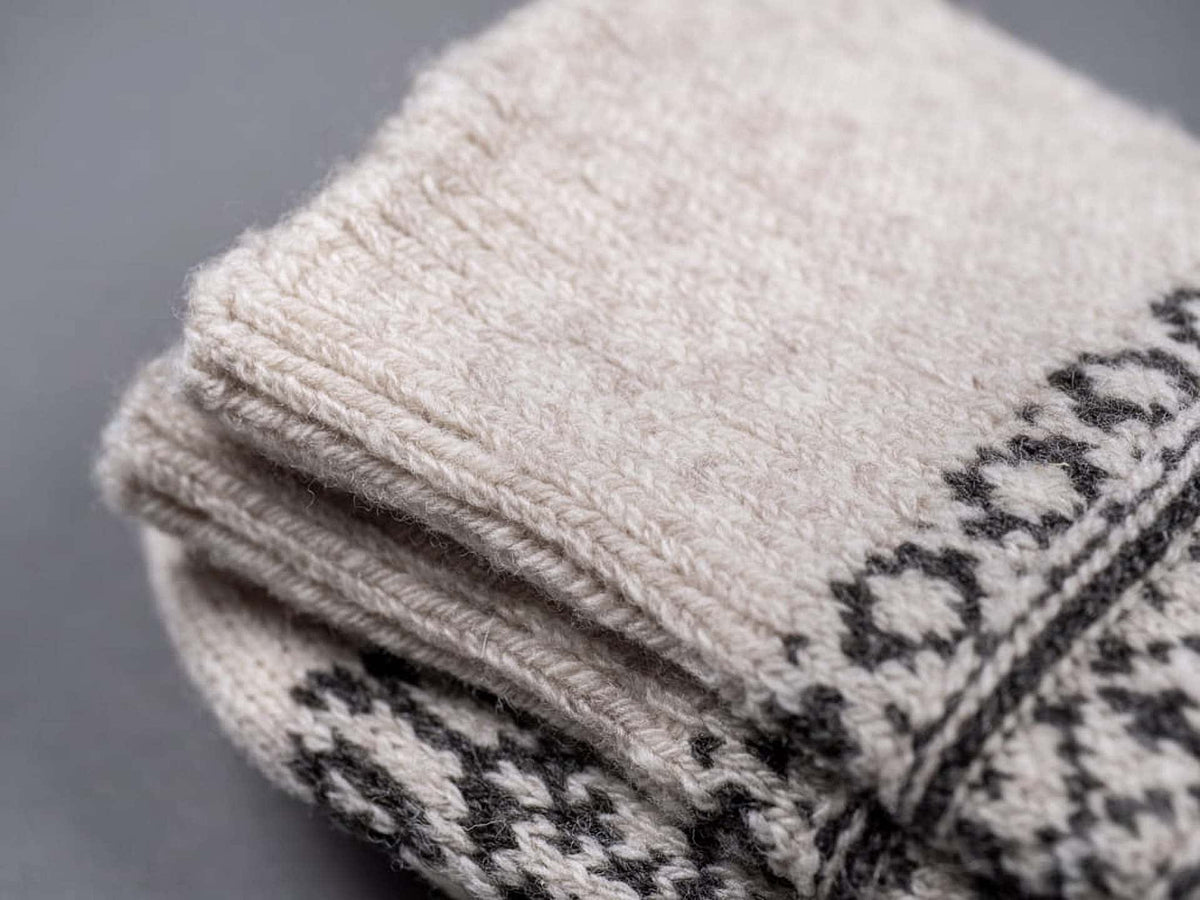 A close up of a pair of Nishiguchi Kutsushita Oslo Wool Jacquard Socks – Oatmeal.