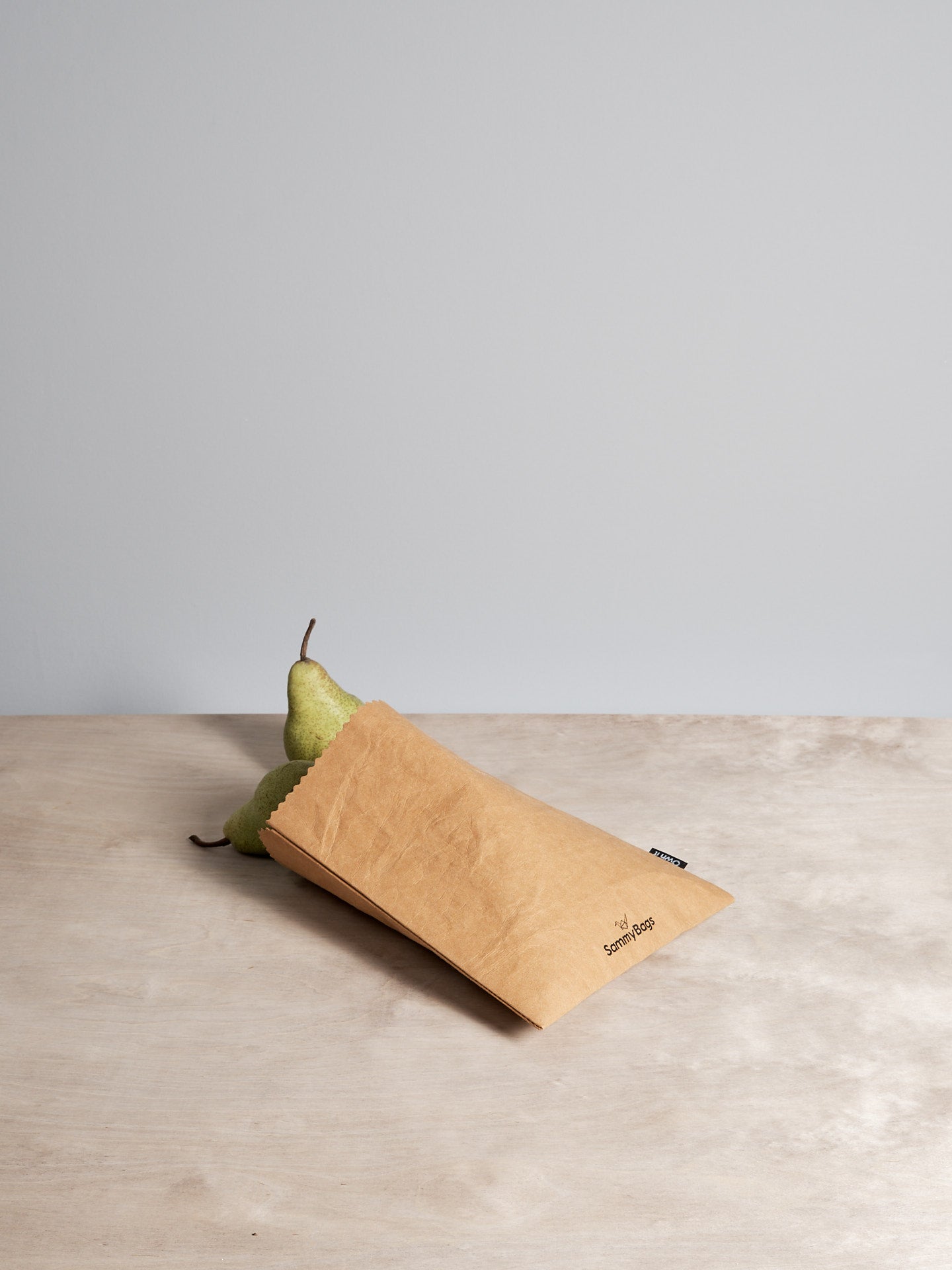 A Sammy Bags Reusable Flat Bag - Medium with a pear in it.