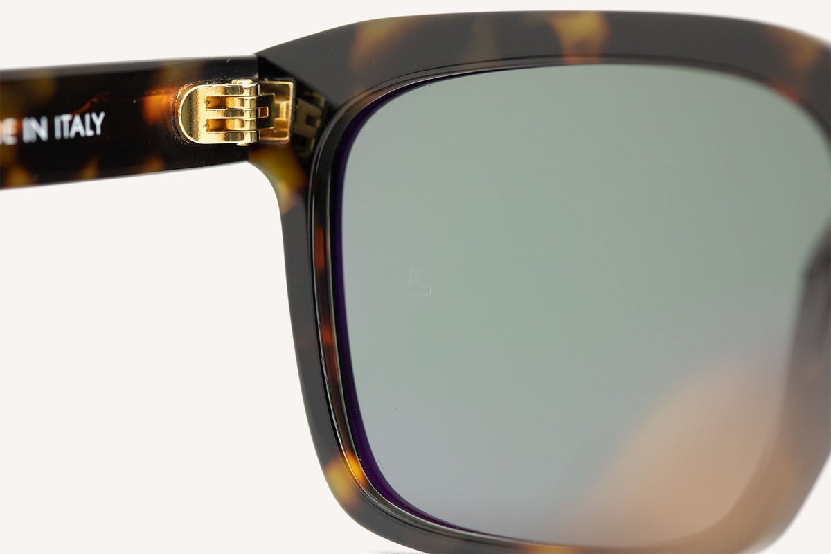A pair of Dick Moby Montpellier Sunglasses – Yellow Havana with a tortoise frame and mirrored lenses.