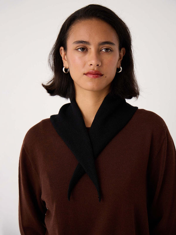 daisy-scarf-black
