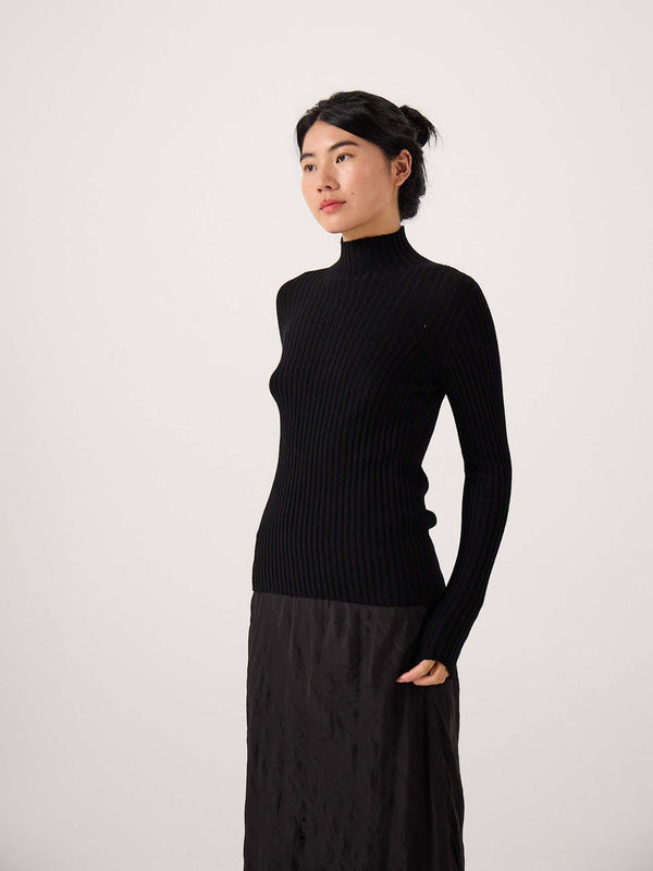 heart-turtle-neck-black