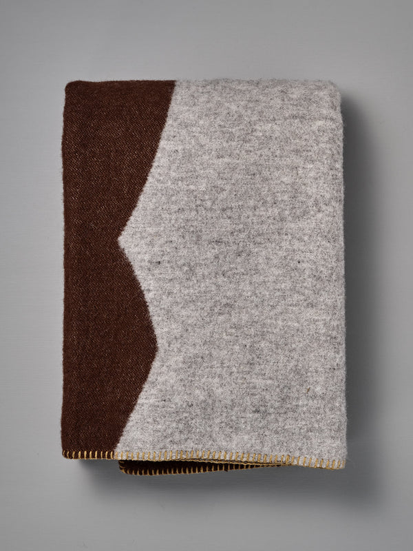 sankt-petri-facade-wool-throw-dark-brick