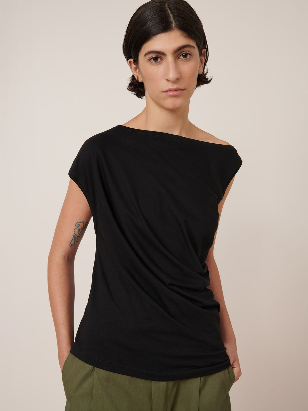 Asymmetric Top – Black