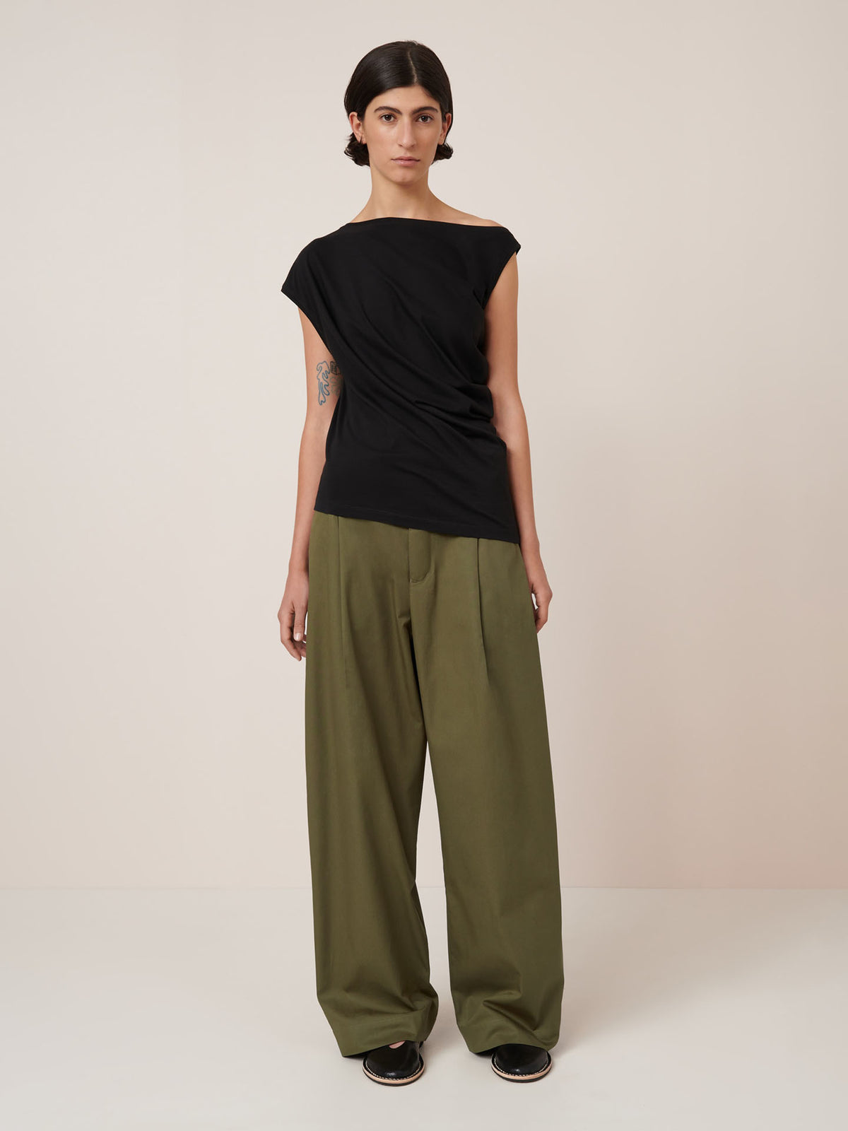 Asymmetric Top – Black