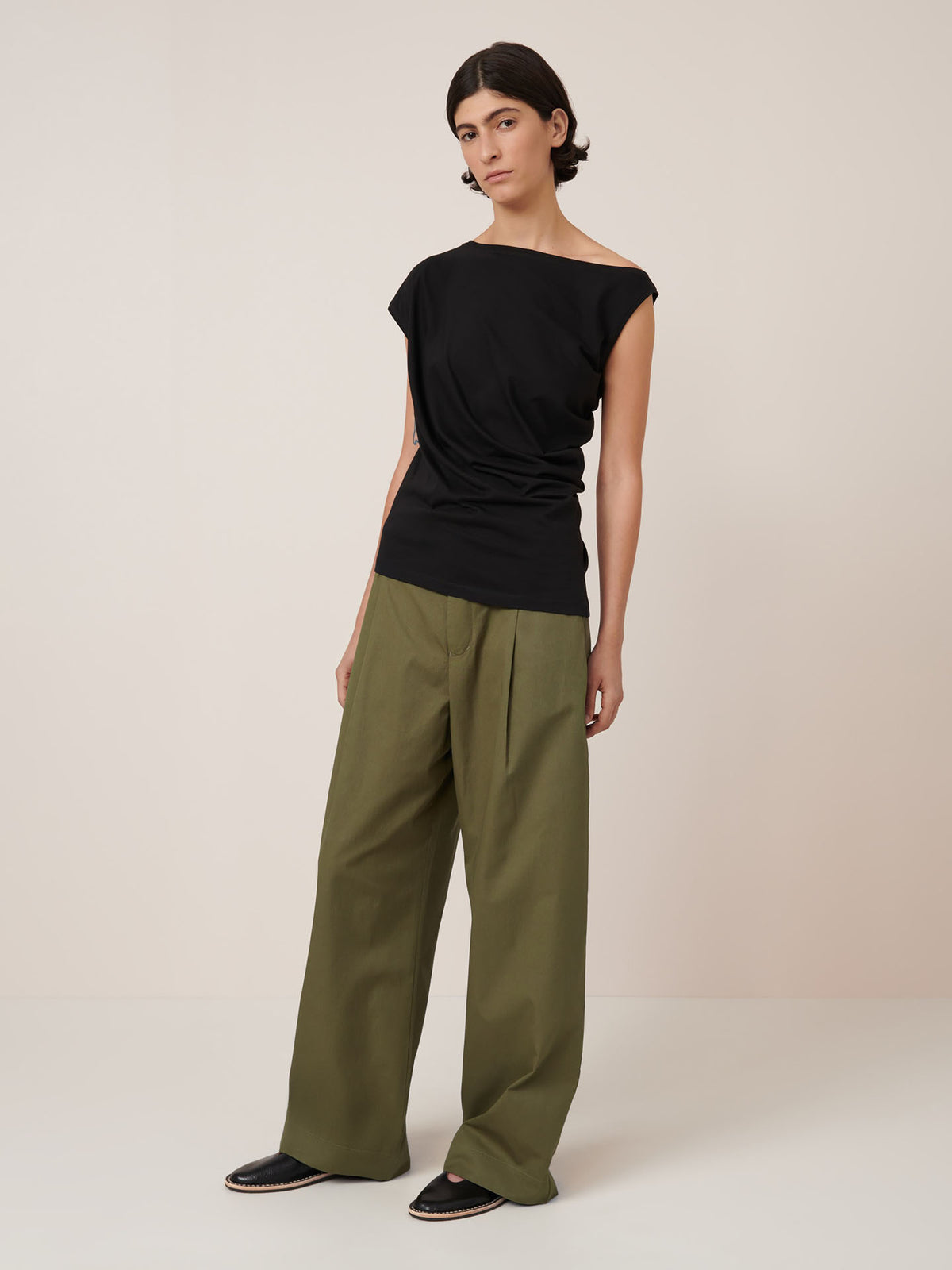 Asymmetric Top – Black