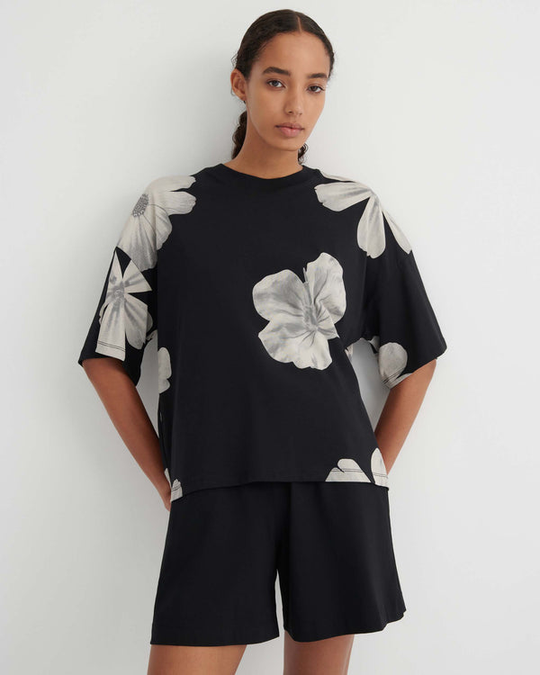 oversized-boxy-tee-monochrome-floral