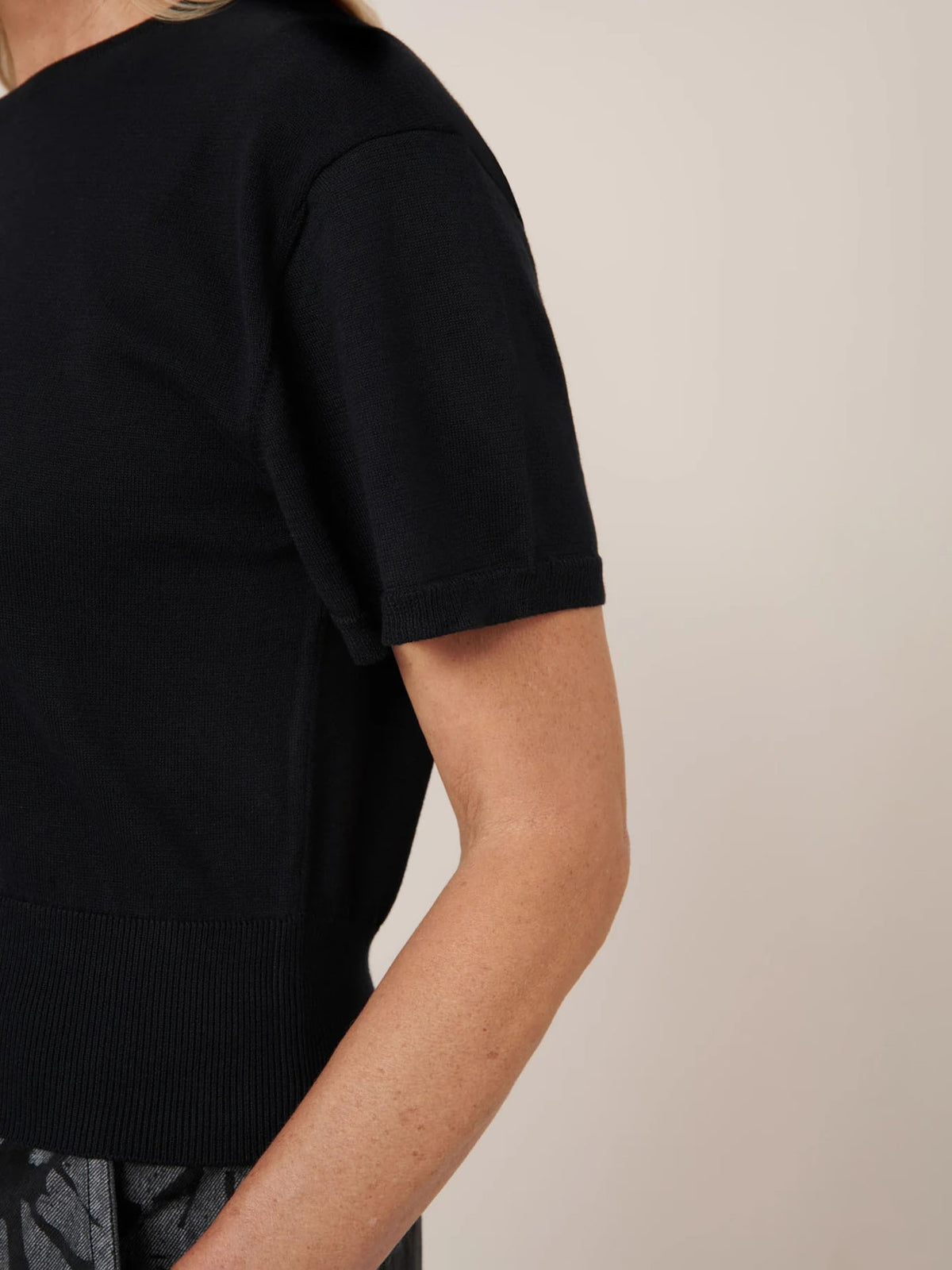 Silhouette Top – Black