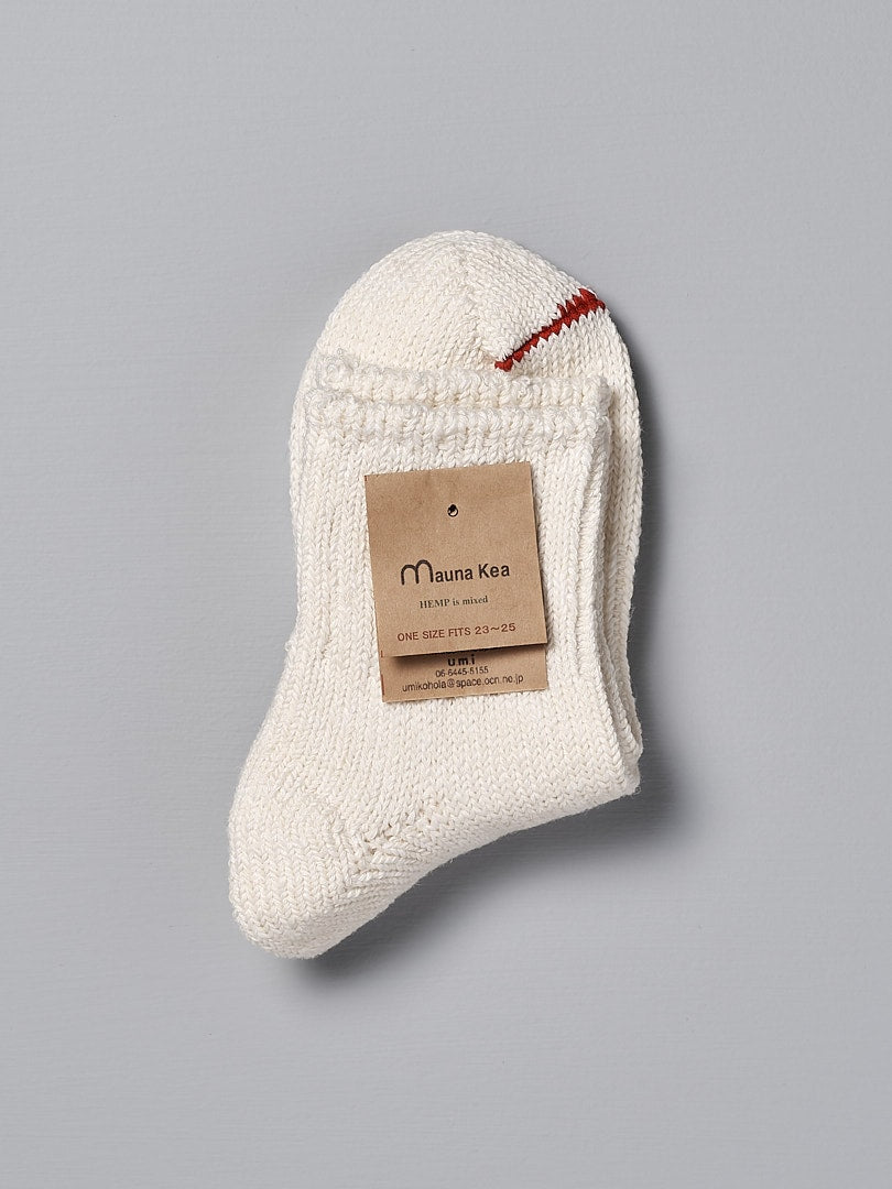 A comfortable Mauna Kea Japanese Slub, Low-Cut Sock in Off White with a tag on it.