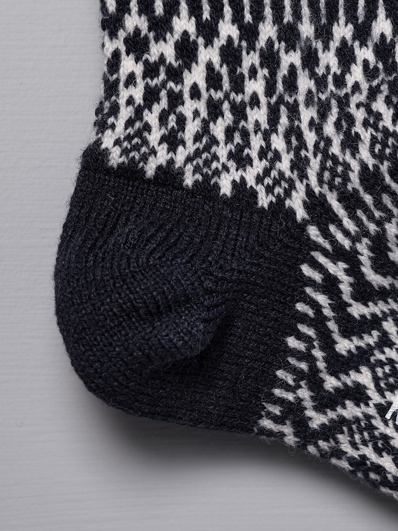A close up of a Nishiguchi Kutsushita Oslo Wool Jacquard Socks – Navy.