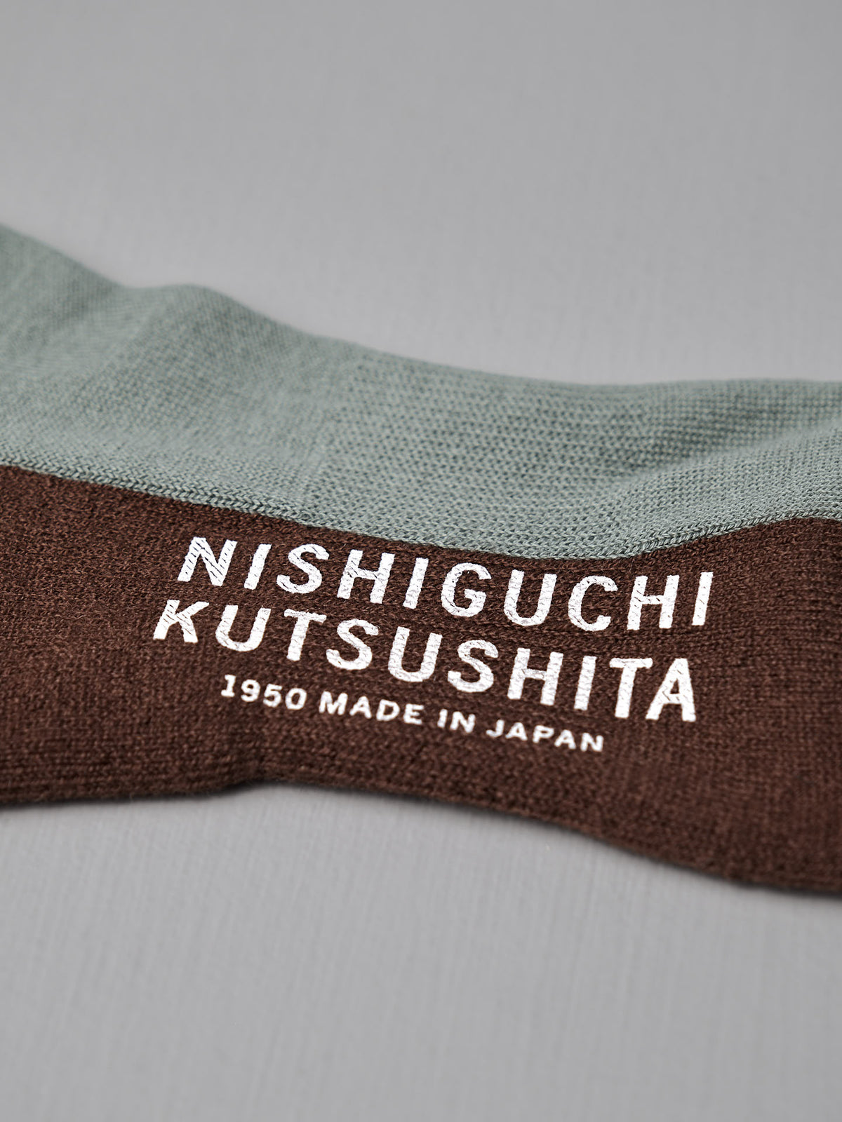 The Nishiguchi Kutsushita Cotton Cashmere Walk Socks – Kusamochi are brown and grey knitted socks designed to fit a range of EUR shoe sizes.