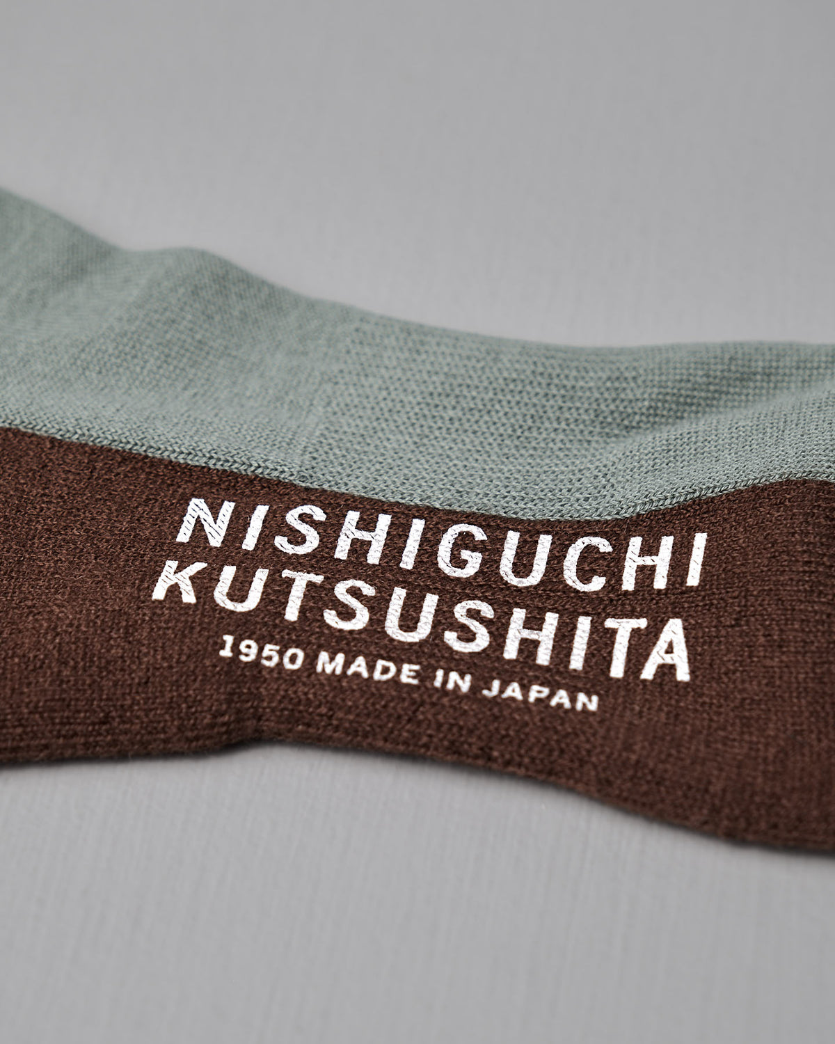 The Nishiguchi Kutsushita Cotton Cashmere Walk Socks – Kusamochi are brown and grey knitted socks designed to fit a range of EUR shoe sizes.