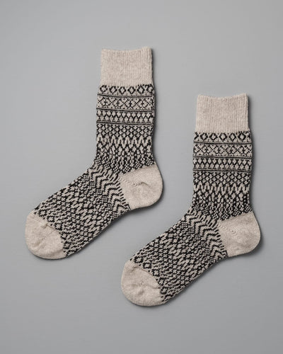 A pair of Nishiguchi Kutsushita Oslo Wool Jacquard Socks – Oatmeal, sized for EUR or US Men's & Women's, laid flat on a gray surface.