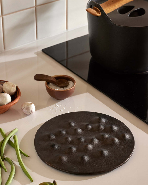 kumpu-trivet-cast-iron