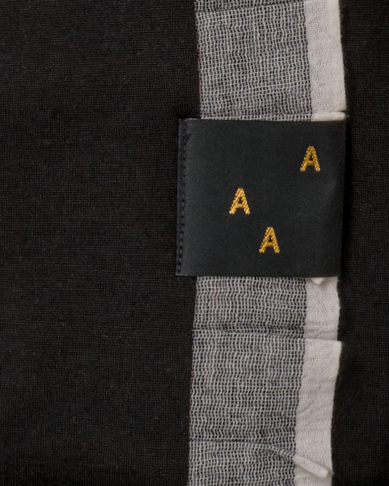 A box with a AAA Design baby merino blanket - Black/Ice Blue and a picture.