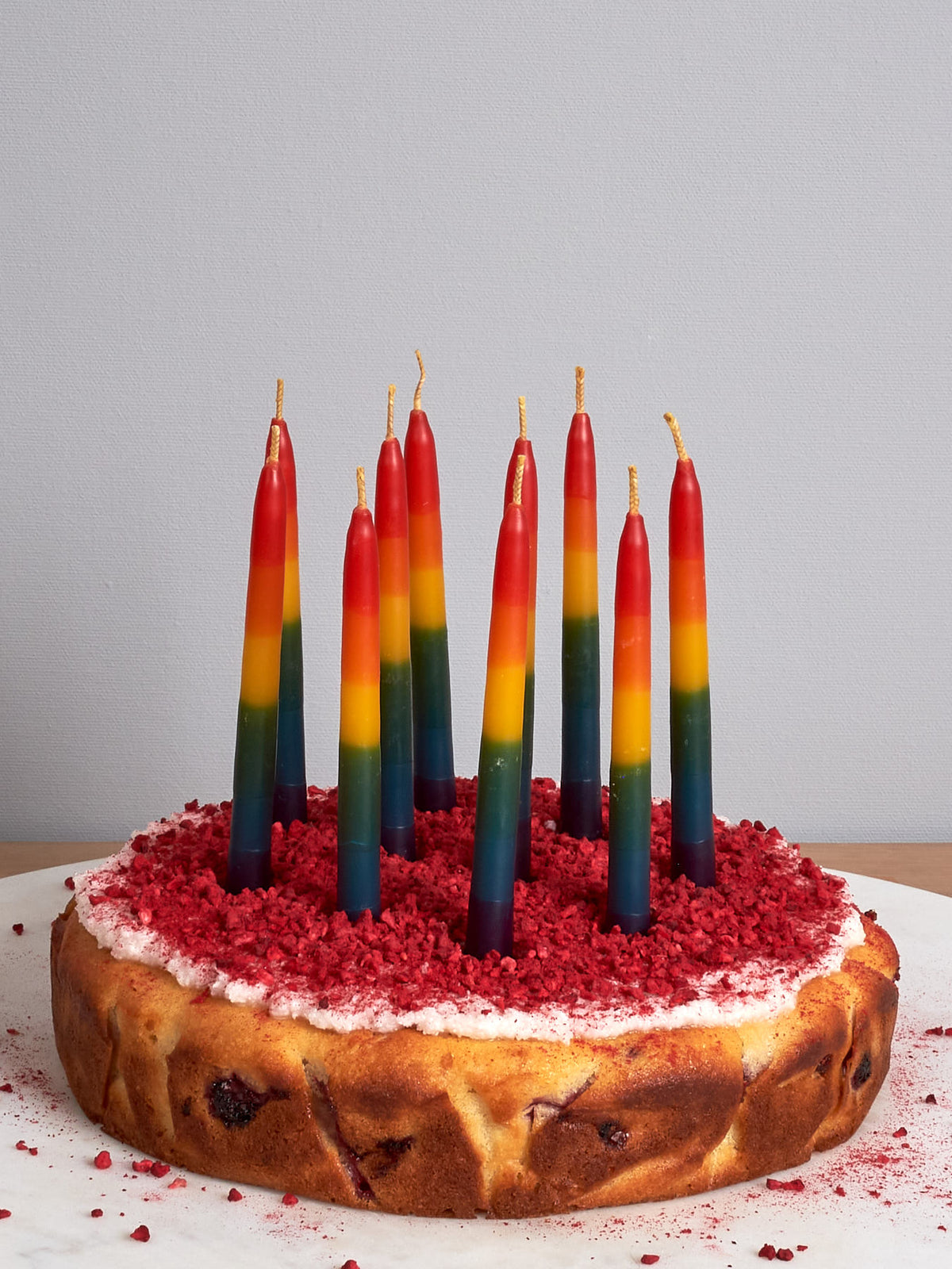 A Hohepa Candles rainbow cake with the Birthday Candles Set – Rainbow on top.