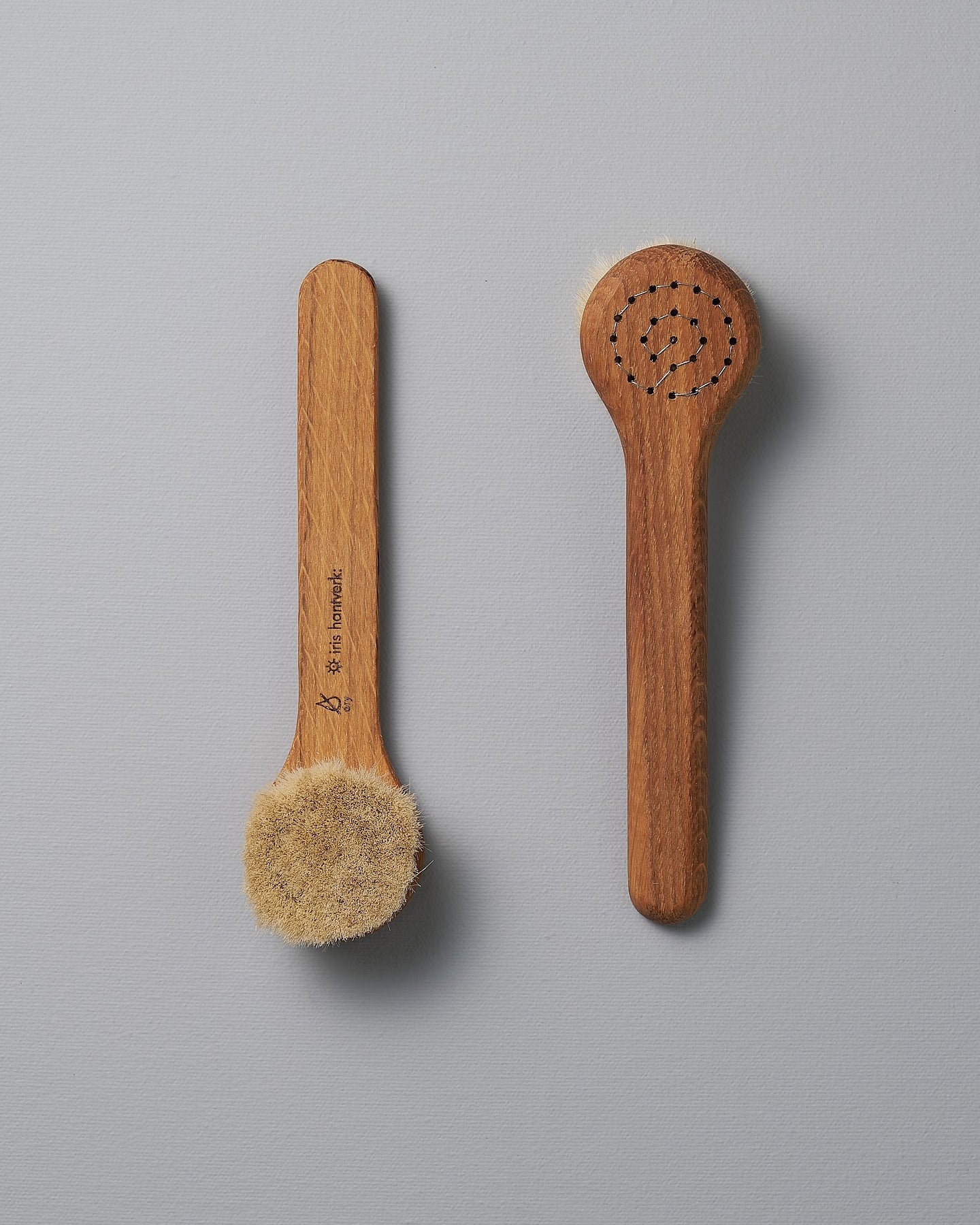 Two Face Brushes – Dry by Iris Hantverk on a grey surface.