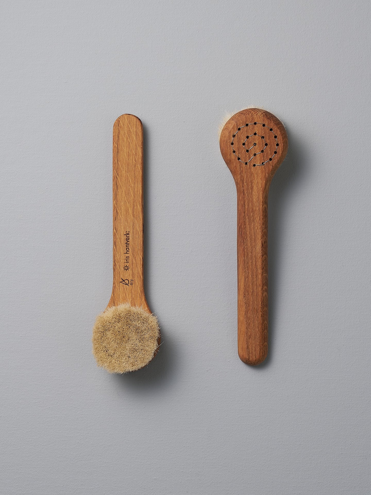 Two Face Brushes – Dry by Iris Hantverk on a grey surface.