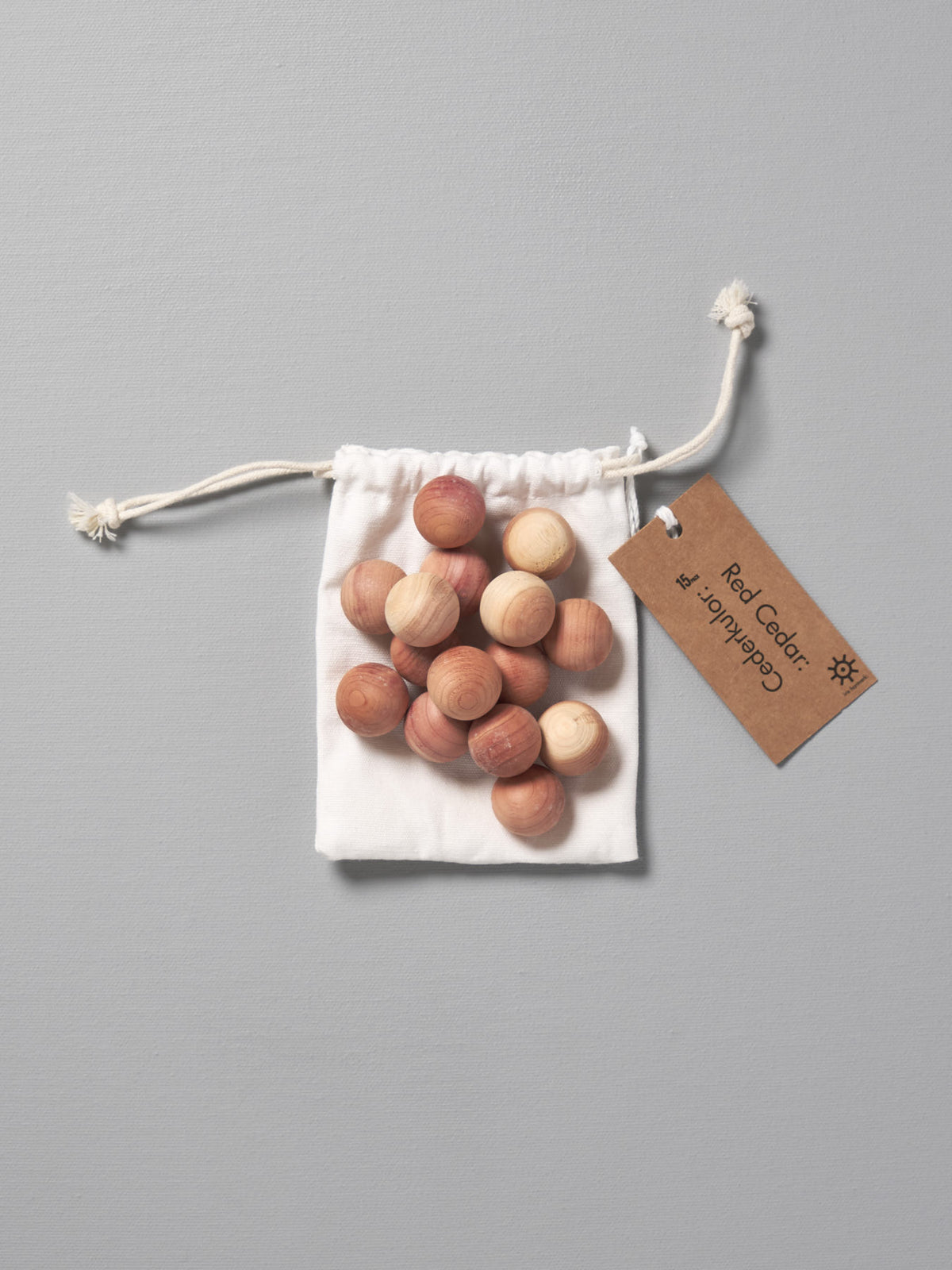 Red Cedar Balls – 15pcs in an Iris Hantverk drawstring bag.