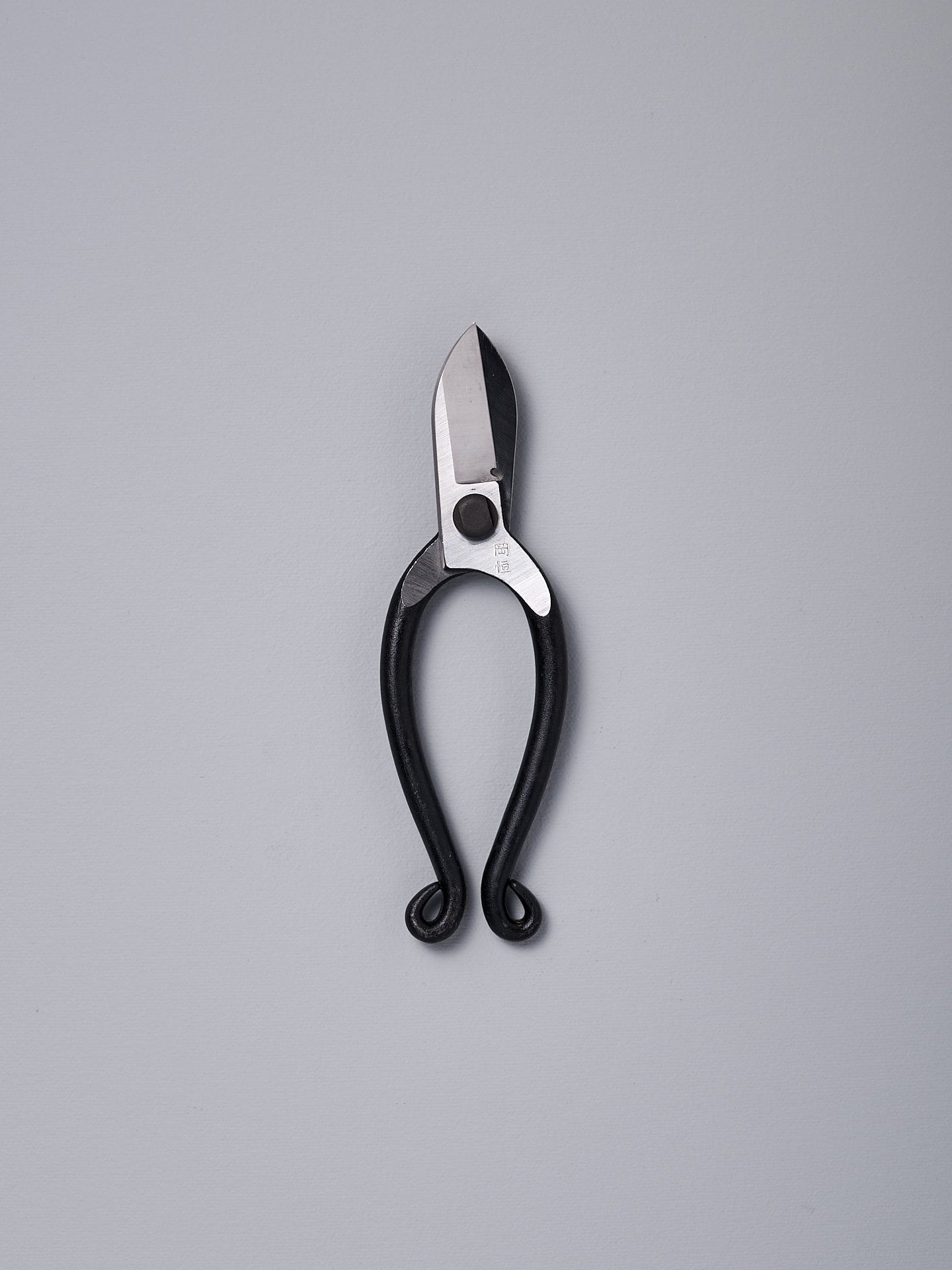 An Okatsune Ikebana Scissors №213 on a white background.