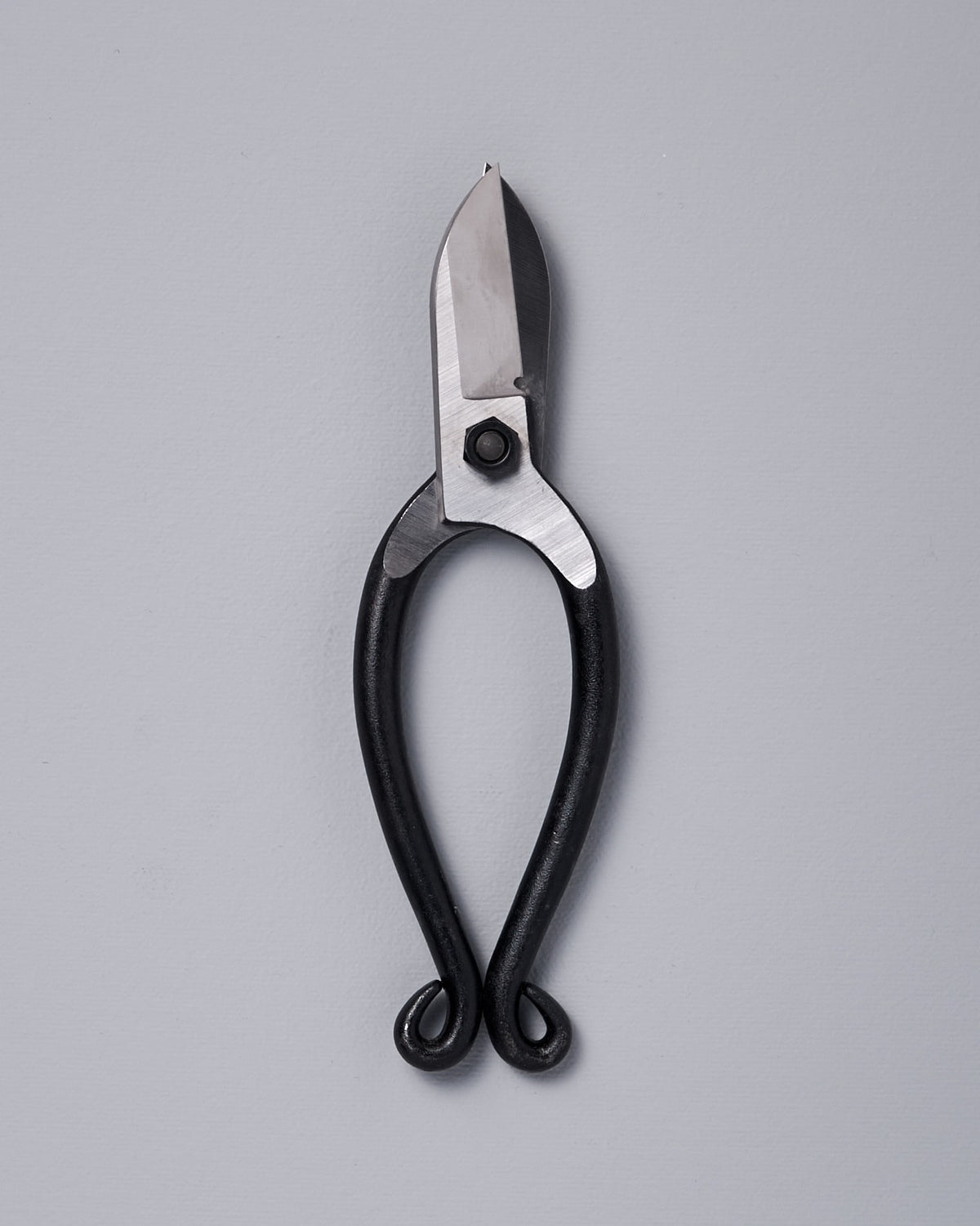 A pair of Okatsune Ikebana Scissors №213 on a white background.