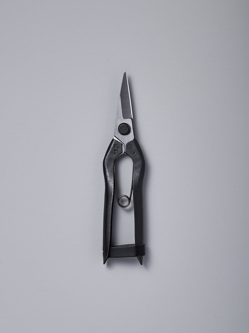 A pair of Okatsune Thinning Shears №207 on a white background.