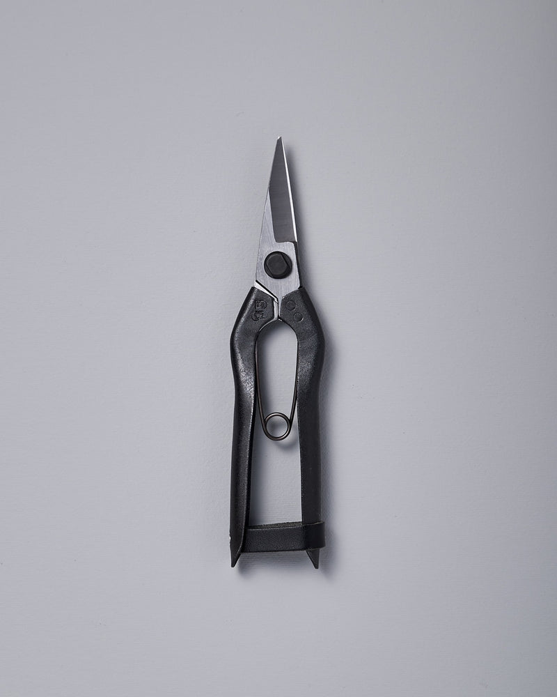 A pair of Okatsune Thinning Shears №207 on a white background.