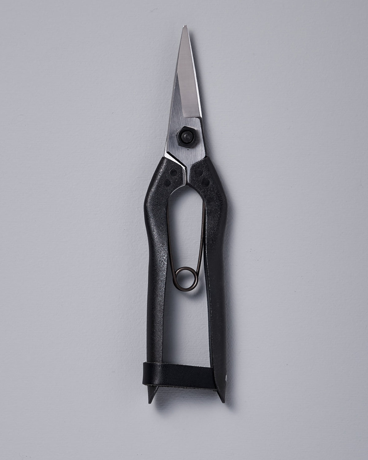 A pair of Okatsune Thinning Shears №207 on a white background.