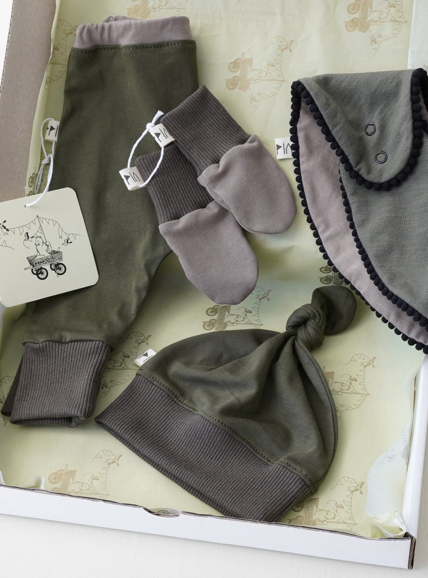 A Peppin Baby Gift Box – Forest containing a baby's hat, gloves and mittens.
