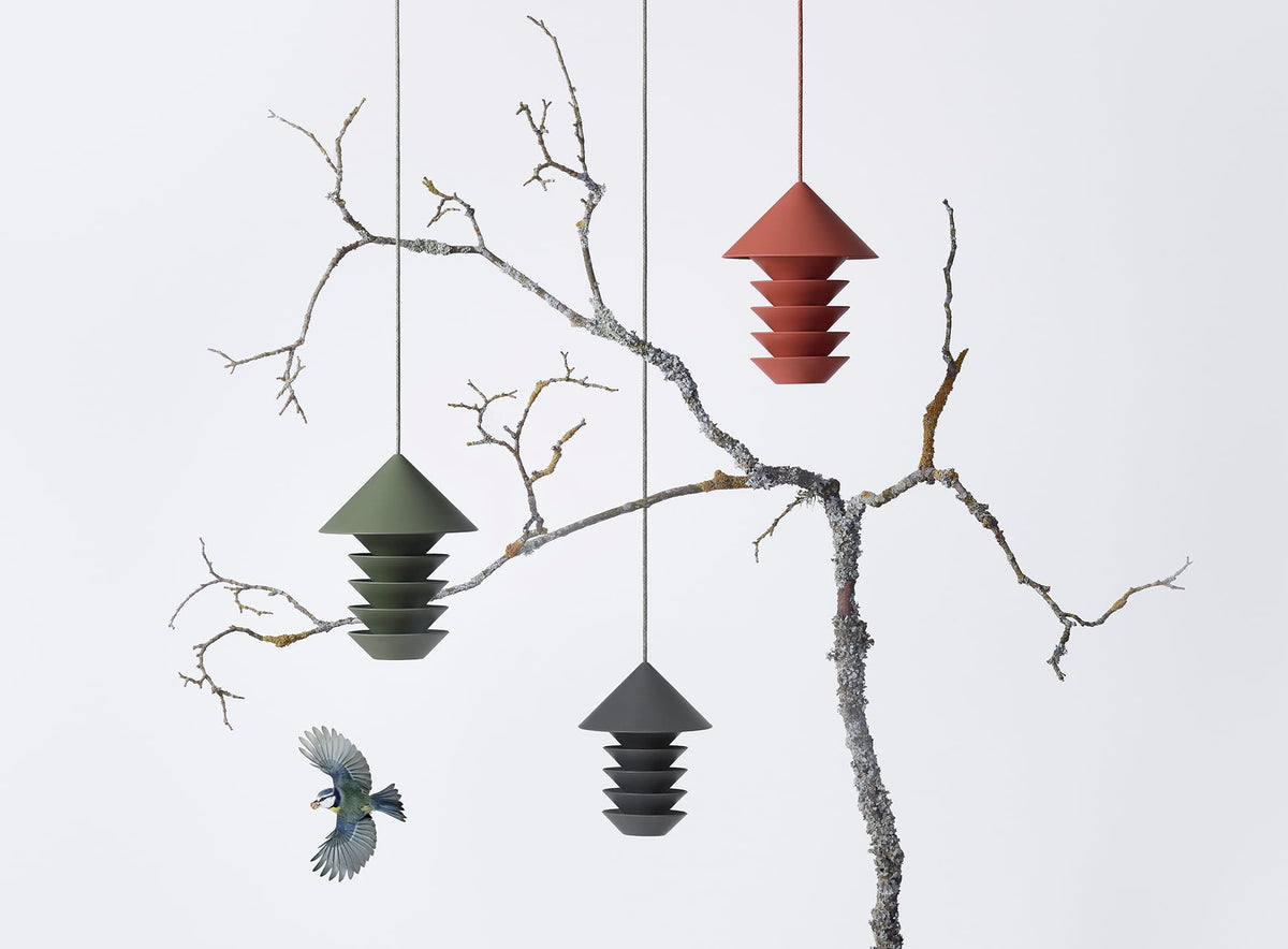Four Bird Silo – Slate feeders hanging from a tree branch. (Brand: Pidät)