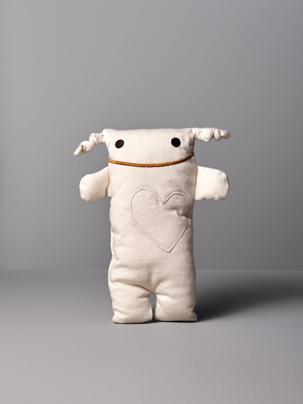 A Monsieur Tsé-Tsé Classic stuffed animal with a heart on it, made by Raplapla.