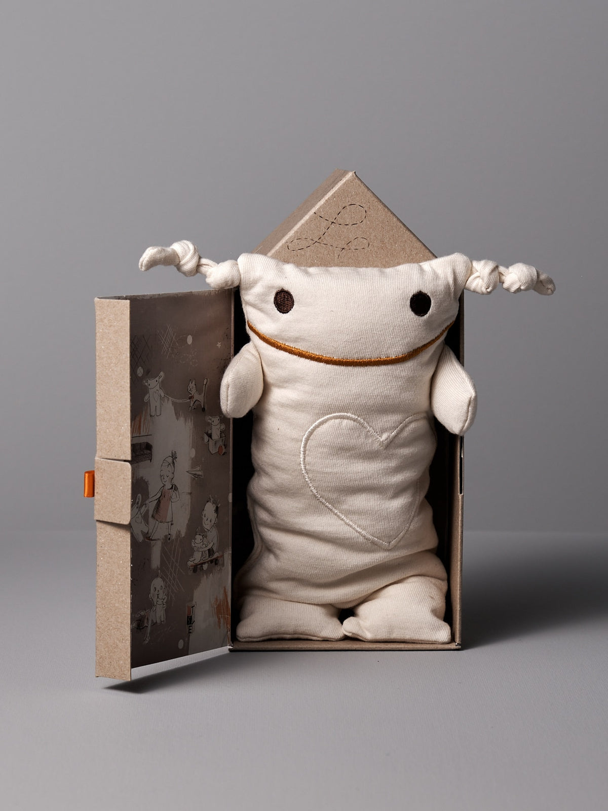 A Monsieur Tsé-Tsé Classic stuffed animal in a box by Raplapla.