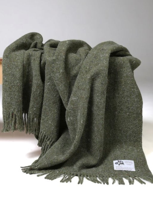 Seljak Brand&#39;s Moss Blanket – Fringe on a wooden table.