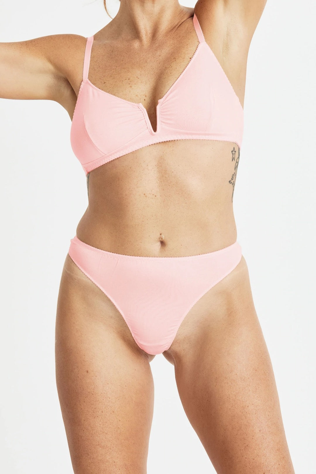 A woman in a Videris Whitney Bikini – Rosy top and bottom.
