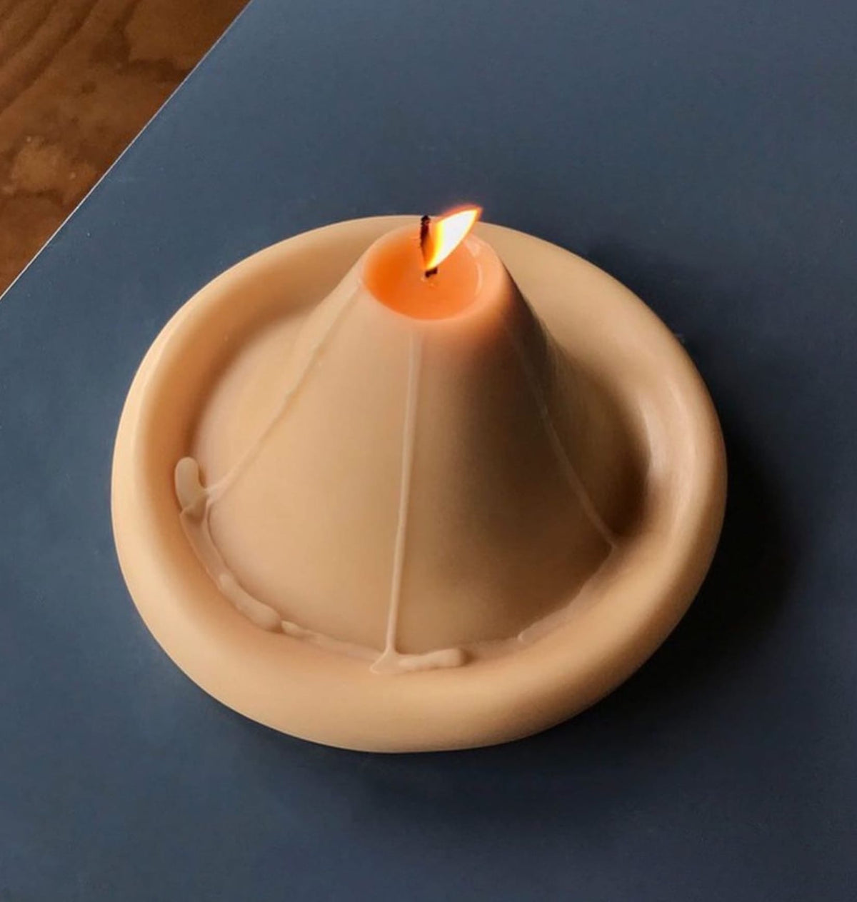 An &quot;Onno Candle&quot; sitting on a table with a lid on it.