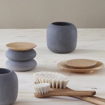 A group of Iris Hantverk Wooden Plate – Small objects on a table.