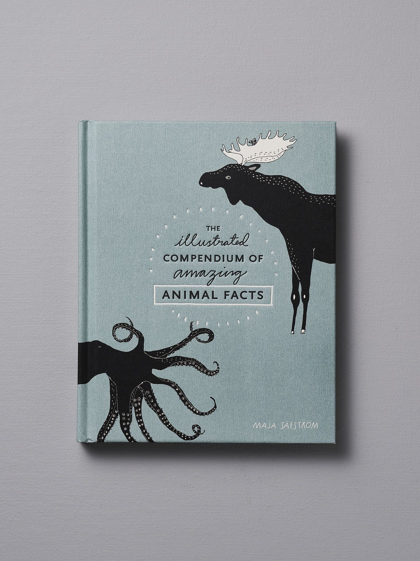 A book with The Illustrated Compendium of Amazing Animal Facts by Maja Säfström and an octopus.